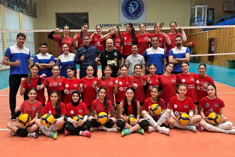 FIVB-nin instruktoru azərbaycanlı voleybolçularla görüşüb - FOTO