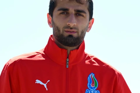 Futbol üzrə Azərbaycan millisi Avstriyaya yola düşüb - FOTO