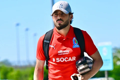 Futbol üzrə Azərbaycan millisi Avstriyaya yola düşüb - FOTO