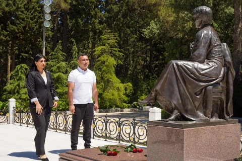 Millinin futbolçuları Ulu Öndərin xatirəsini yad ediblər