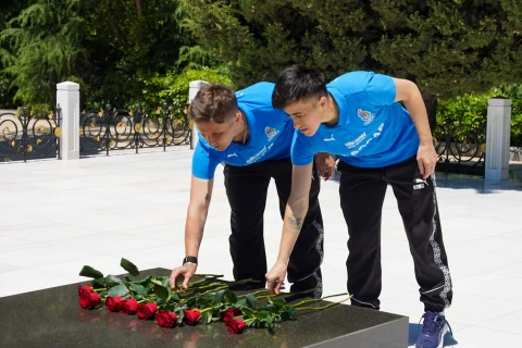 Millinin futbolçuları Ulu Öndərin xatirəsini yad ediblər