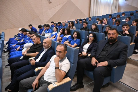 Fərid Qayıbov ötən ay beynəlxalq yarışlarda uğur qazanan idmançılarla görüşüb - FOTO