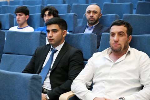Fərid Qayıbov ötən ay beynəlxalq yarışlarda uğur qazanan idmançılarla görüşüb - FOTO