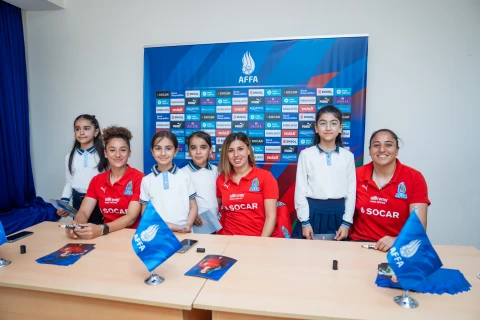 Qadın millimizin futbolçuları Sumqayıtda şagirdlərlə görüşüb - FOTO
