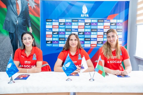 Qadın millimizin futbolçuları Sumqayıtda şagirdlərlə görüşüb - FOTO