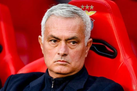 “Benfika” Mourinyonun klubdan gedəcəyini təsdiqləyib