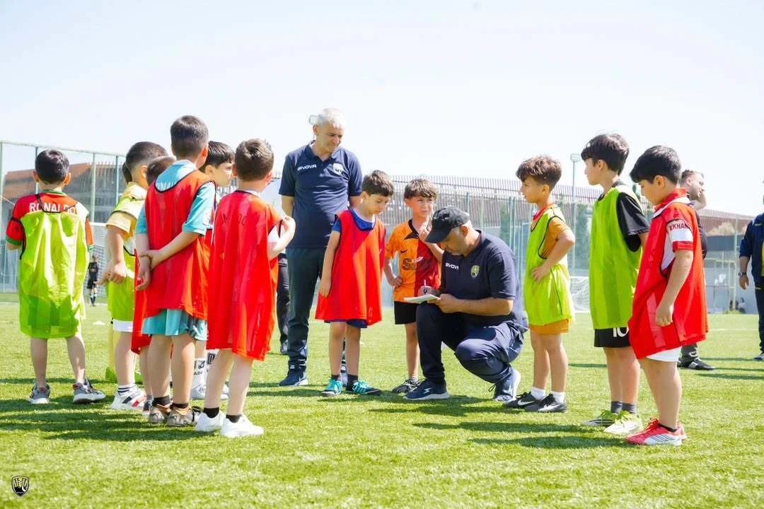 “Kəpəz” Akademiyasında böyük seçim: 250 uşaq sınaqda - FOTO
