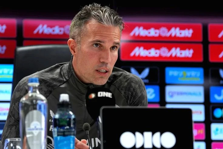 Van Persi “Feyenoord”dan qovuldu