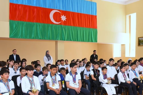 Fərid Mansurov şagirdlərlə təcrübəsini bölüşüb - FOTO