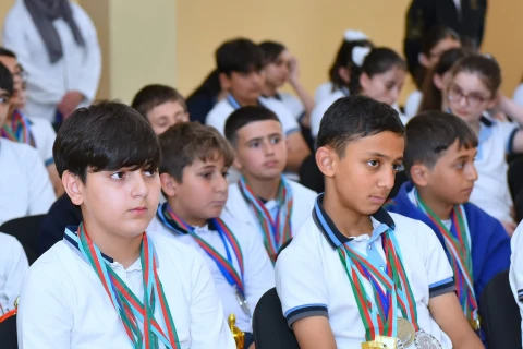 Fərid Mansurov şagirdlərlə təcrübəsini bölüşüb - FOTO