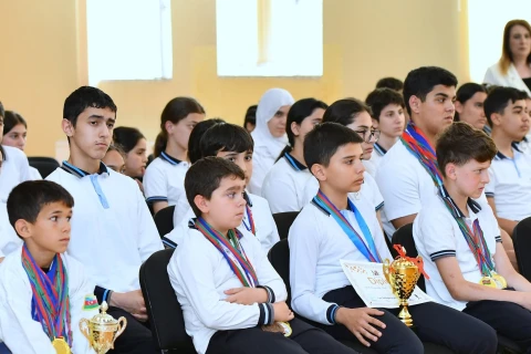 Fərid Mansurov şagirdlərlə təcrübəsini bölüşüb - FOTO