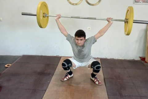 Федерация тяжелой атлетики Азербайджана оказала поддержку юным спортсменам - ФОТО