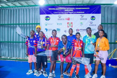 Azərbaycan Ruandaya badminton avadanlıqları göndərib - FOTO