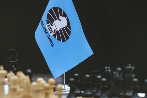 FIDE Rusiya Şahmat Federasiyasının üzvlüyünü dayandırıb