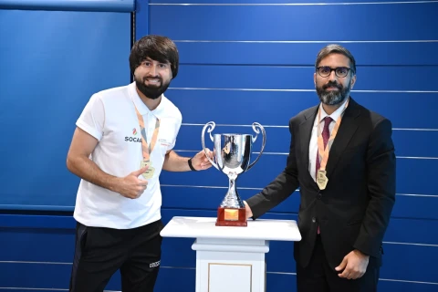 Rövşən Nəcəf Dünya Korporativ Oyunlarının qalibi olan komanda ilə görüşüb - FOTO