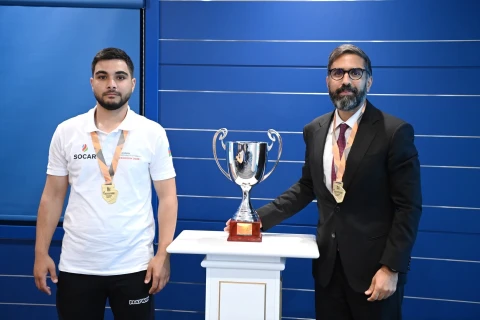 Rövşən Nəcəf Dünya Korporativ Oyunlarının qalibi olan komanda ilə görüşüb - FOTO