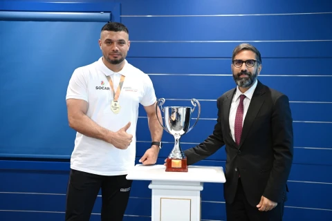 Rövşən Nəcəf Dünya Korporativ Oyunlarının qalibi olan komanda ilə görüşüb - FOTO