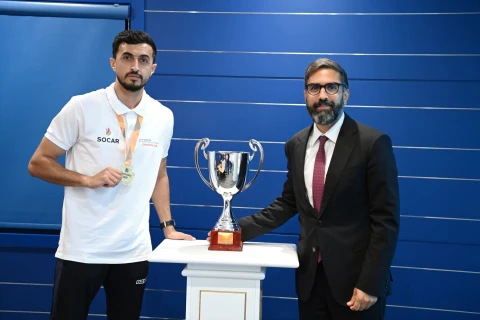 Rövşən Nəcəf Dünya Korporativ Oyunlarının qalibi olan komanda ilə görüşüb - FOTO