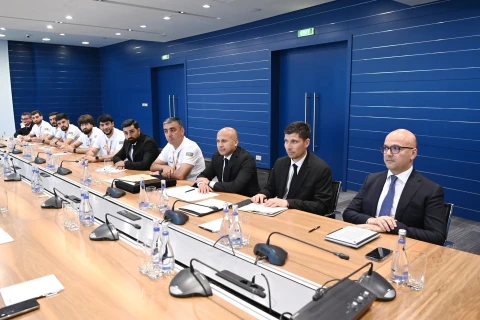 Rövşən Nəcəf Dünya Korporativ Oyunlarının qalibi olan komanda ilə görüşüb - FOTO