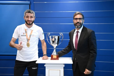 Rövşən Nəcəf Dünya Korporativ Oyunlarının qalibi olan komanda ilə görüşüb - FOTO