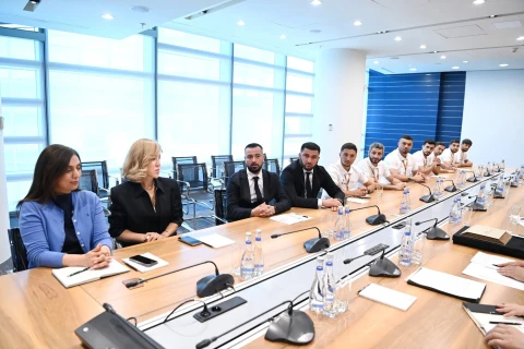 Rövşən Nəcəf Dünya Korporativ Oyunlarının qalibi olan komanda ilə görüşüb - FOTO