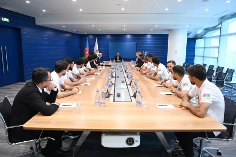 Rövşən Nəcəf Dünya Korporativ Oyunlarının qalibi olan komanda ilə görüşüb - FOTO