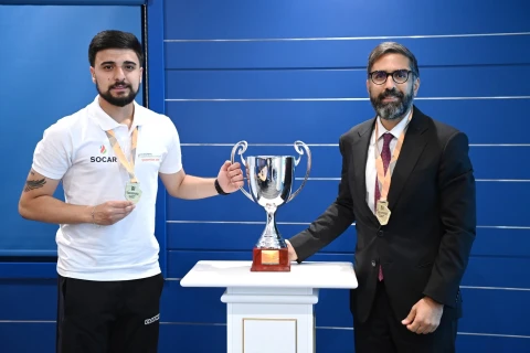 Rövşən Nəcəf Dünya Korporativ Oyunlarının qalibi olan komanda ilə görüşüb - FOTO