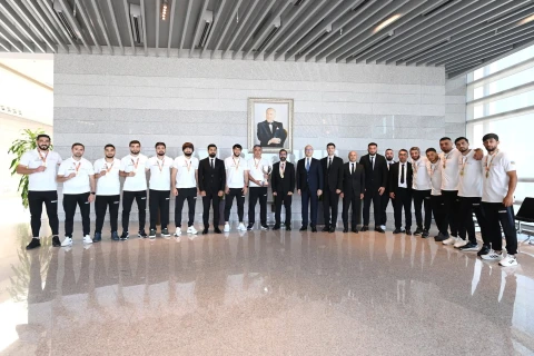 Rövşən Nəcəf Dünya Korporativ Oyunlarının qalibi olan komanda ilə görüşüb - FOTO