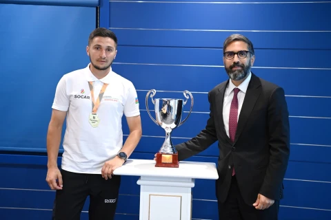 Rövşən Nəcəf Dünya Korporativ Oyunlarının qalibi olan komanda ilə görüşüb - FOTO