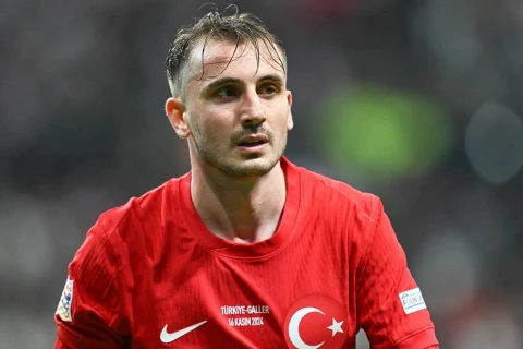 Kerem üç nəhəngin arasında - boy fərqi gündəm oldu - FOTO