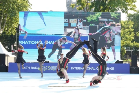 Fəvvarələr meydanında gimnastika şousu: 900 iştirakçı, 60 komanda - FOTO
