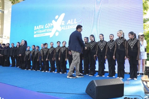 Fəvvarələr meydanında gimnastika şousu: 900 iştirakçı, 60 komanda - FOTO