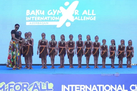 Fəvvarələr meydanında gimnastika şousu: 900 iştirakçı, 60 komanda - FOTO