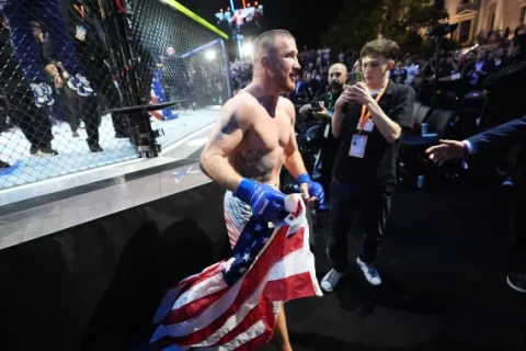 Гейджи сенсационно одолел Топурию на турнире UFC у Белого дома