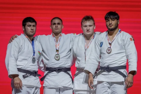 Gənc cüdoçularımız Krasnoyarskdan üç medalla qayıdır