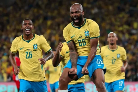 Neymar plays cards with Brazil teammates ahead of World Cup 2026 match