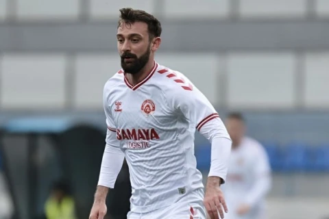 “Yeni baş məşqçimizlə komanda yoldaşı olmuşuq” - “Araz-Naxçıvan”ın futbolçusu Ülvi İsgəndərovun İDMAN.BİZ-ə AÇIQLAMASI
