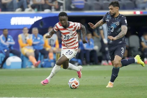 Baloqun, Ayari, Cast və Holand mundiallar tarixinə düşüblər
