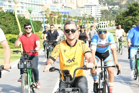 Dənizkənarı Bulvarda veloyürüş keçirilib