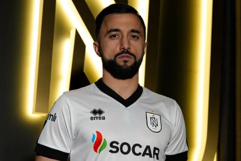 “Neftçi” Elvin Camalovla müqavilənin müddətini uzadıb