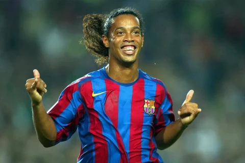 Ronaldinyo qayıdır: Əfsanə karyerasını İtaliyada davam etdirəcək