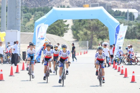 Məktəblilərin Respublika İdman Olimpiadasında velosiped yarışları bitib