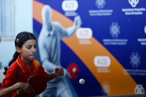 Məktəblilərin stolüstü tennis yarışlarında ilk mükafatçılar bilindi