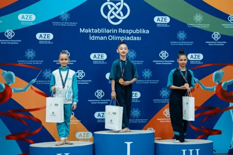 Məktəblilər arasında bədii gimnastika yarışları start götürüb