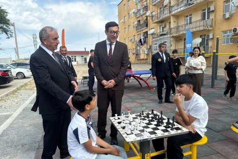 Fərid Qayıbov “Sağlam məhəllə” layihəsi çərçivəsində idman zonalarının açılışında iştirak edib