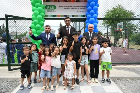 Fərid Qayıbov “Sağlam məhəllə” layihəsi çərçivəsində idman zonalarının açılışında iştirak edib