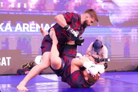 Бойцы UFC встретились с болельщиками в Баку
