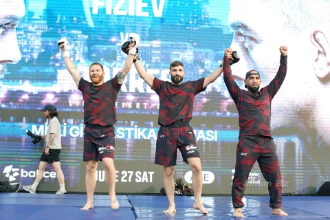 Бойцы UFC встретились с болельщиками в Баку