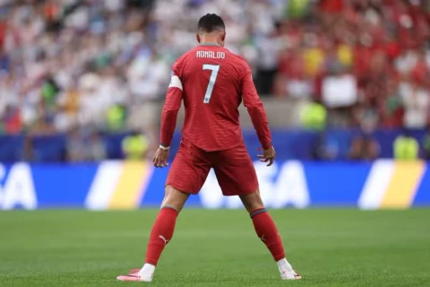 Ronaldu Messi barədə sual verən jurnalistin sözünü kəsib