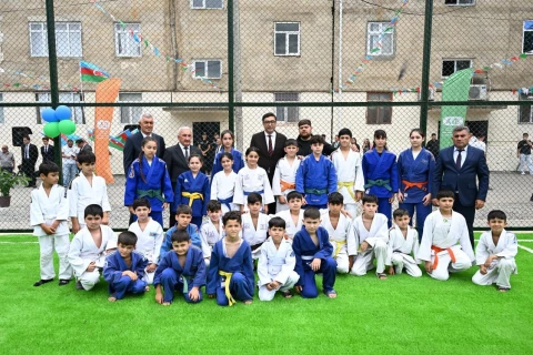 Fərid Qayıbov “Sağlam məhəllə” layihəsi çərçivəsində idman zonalarının açılışında iştirak edib